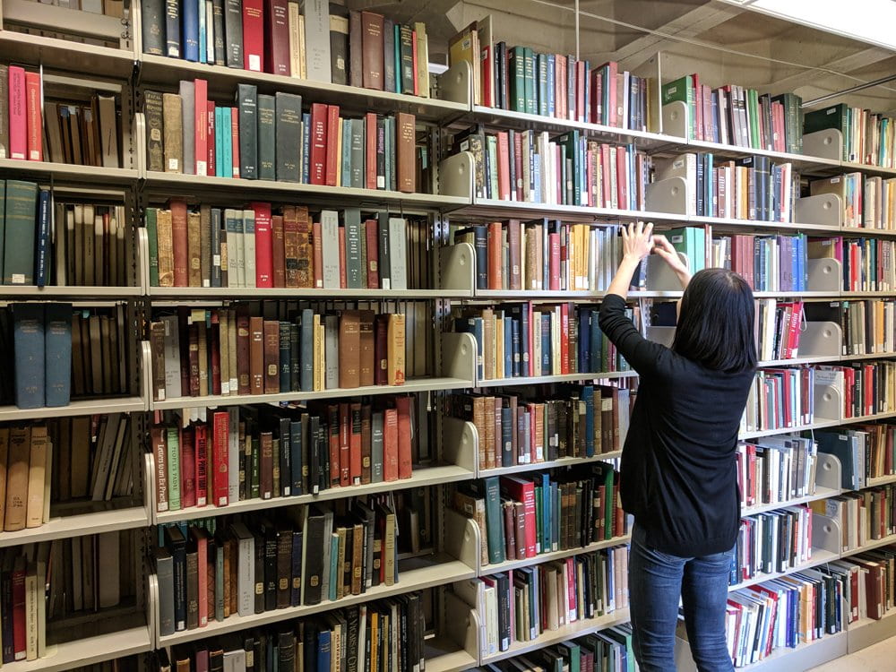 Student browsing UChicago bookstacks